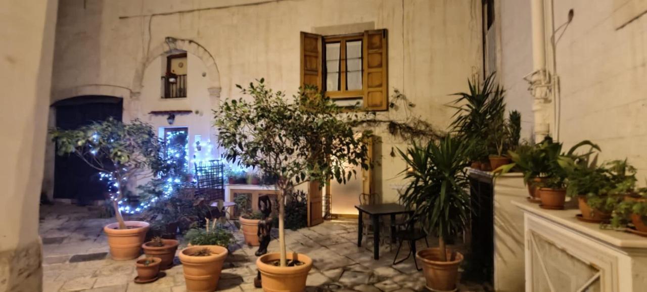 Traditional Apartment In Old City باري المظهر الخارجي الصورة